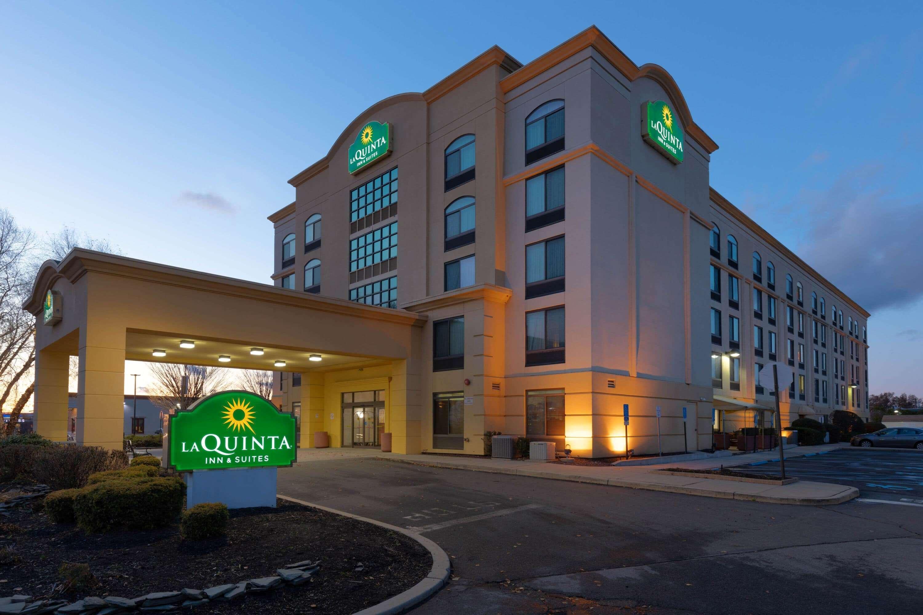 La Quinta By Wyndham Garden City Exterior foto